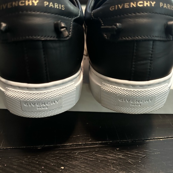 GIVENCHY PARIS URBAN STREET SNEAKERS WHITE/BLACK - Picture 14 of 15